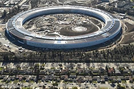 苹果最新总部“飞船校园”的幕后照片曝光,科技馆十足,多图