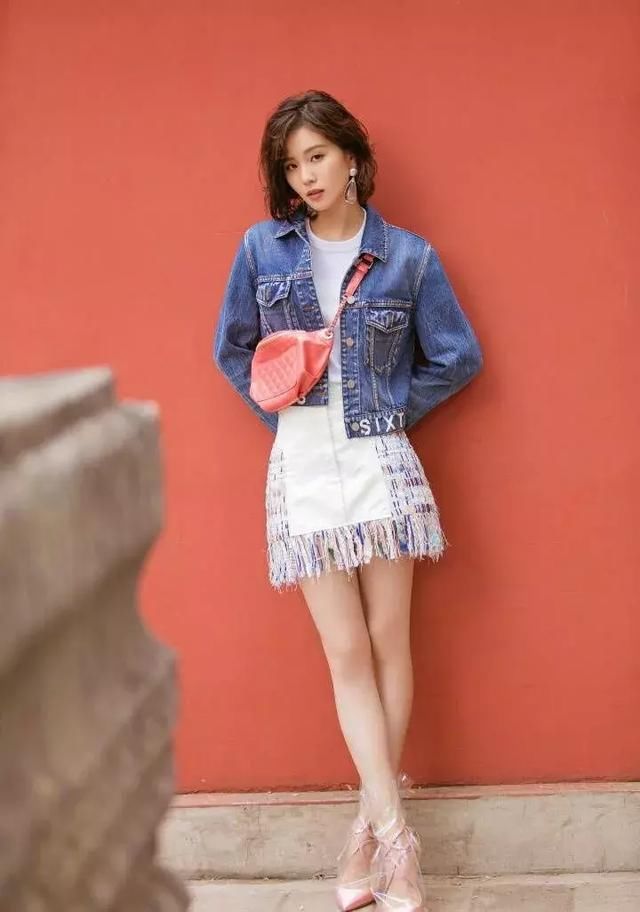 看了刘诗诗才知道什么叫一双鞋毁所有！居然在鞋子外面套塑料套！