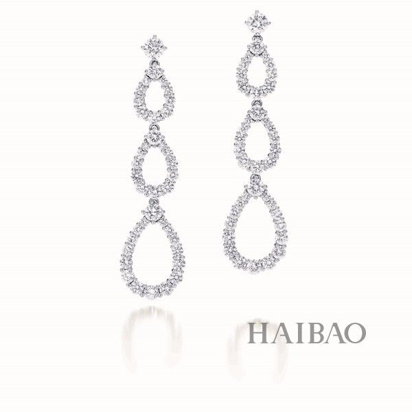 这届世界杯，球星太太们不遗余力地给球迷们好好上了一堂时尚配饰