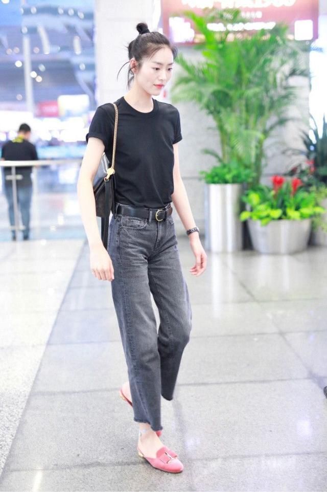 刘雯裤腰带都得绕两圈，想穿牛仔裤真难！