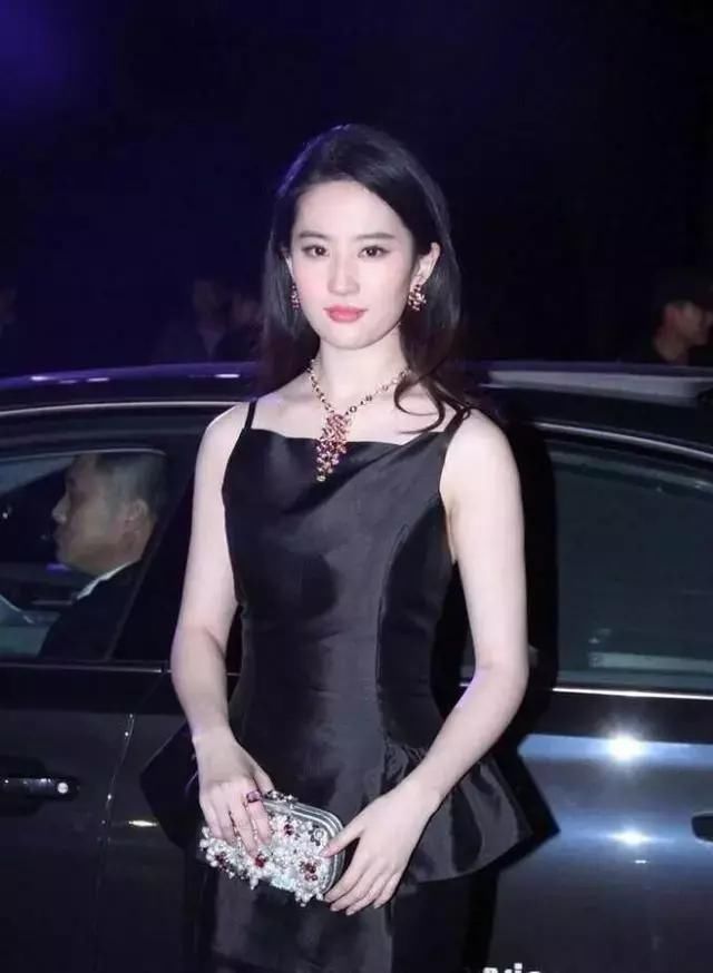 王力宏多管闲事，把刘亦菲都整尴尬了，人家能开心吗？