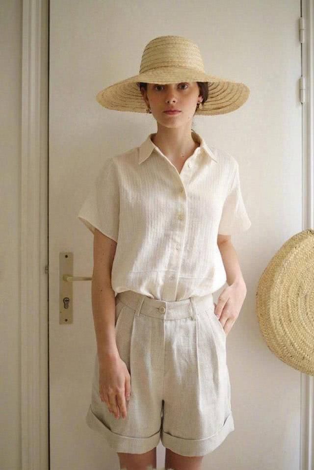  『吊带装』30岁女性不适合吊带装？学时尚博主这么穿，知性又减龄