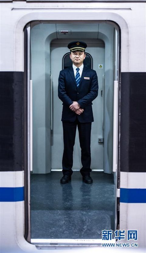 段动车队的热备乘务■探访动车乘务“替补队员”