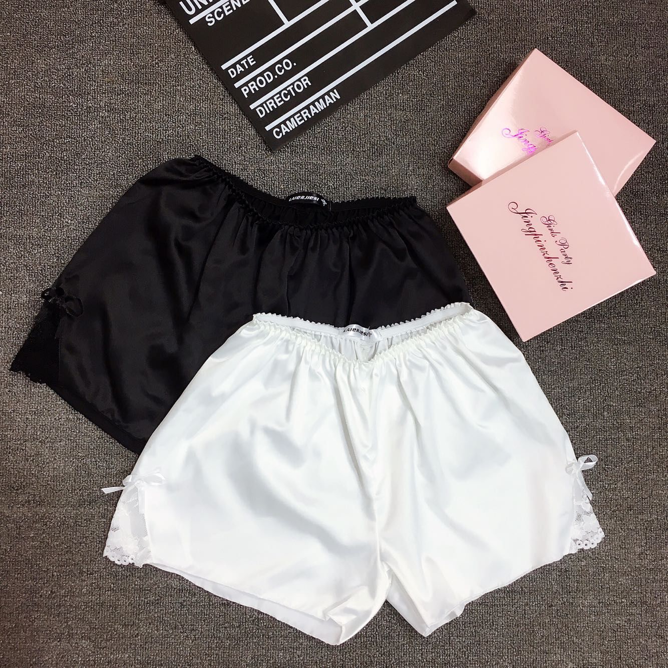 夏天穿飘逸的短裙，最怕刮风走光，老婆这样搭配安全裤，真心好看