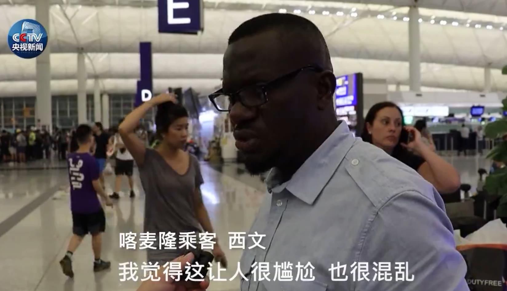 非法示威者把香港机场整成这样,外国乘客很＂绝望＂