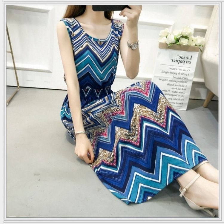 海边渡假,便宜清凉的波西米亚裙秒杀比基尼,景美人美,羡煞路人