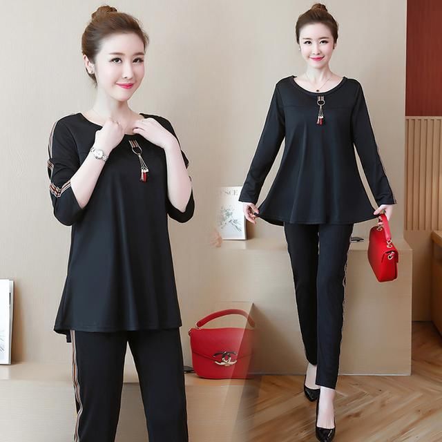 70后女人，别风衣了，太土了！学学下面女人的搭配，年轻的不行