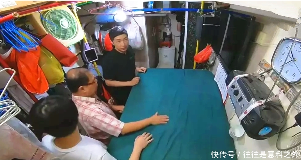  [李嘉诚]揭秘香港劏房青年与华人首富李嘉诚：一年唔助衬地产商