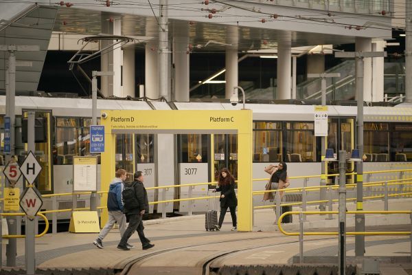 英国人吐槽建高铁蜗牛速度 勘查要带上千人考古队