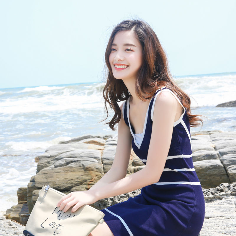 倘若你不到1米六，裙子不要太长，这些高高裙+单鞋，凸显自信美