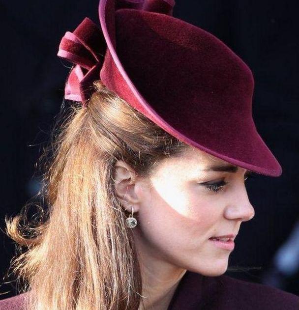 皇室酷爱帽子集合, 戴安娜与凯特帽子最韵味! 而她是地位的象征!