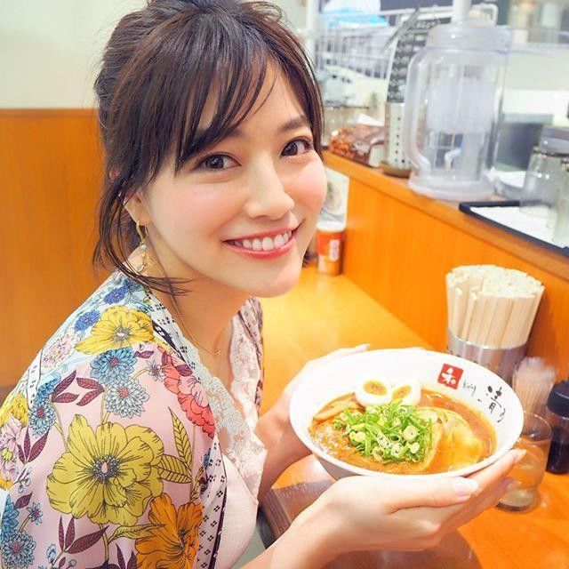 日本超正上班族OL妹纸，有这样的美女谁还会翘班?