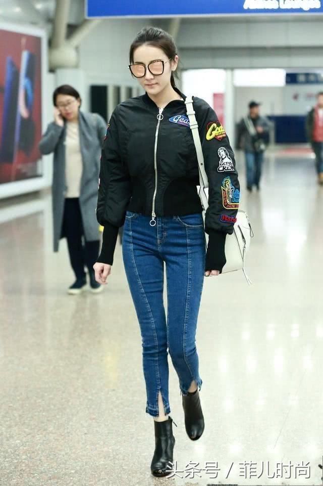 迪丽热巴穿超短裤出门，暴露一双惊艳美腿，这双鞋一般人穿能丑哭