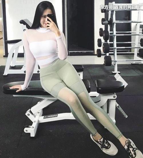 大方典雅的打底裤女神，尽情展现迷人丰满身材！