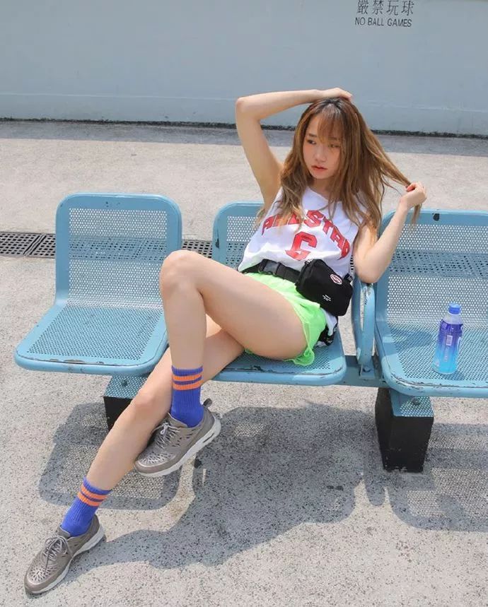 这些S型身材的"蛇精系"美少女也太性感了吧!