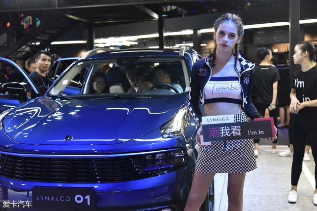 看2018成都国际车展各家美女争相斗艳