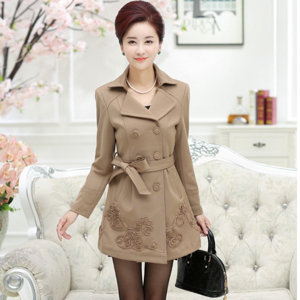 谁说秋装外套不时髦了?瞧瞧下面这些中老年风衣，洋气又减龄显瘦