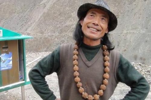  「穷游」中国第一疯，最终客死异乡：穷游30余年，徒步30多万公