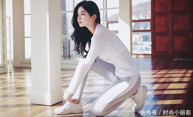 清新甜美的打底裤美女，凸显风韵身姿，让人着迷