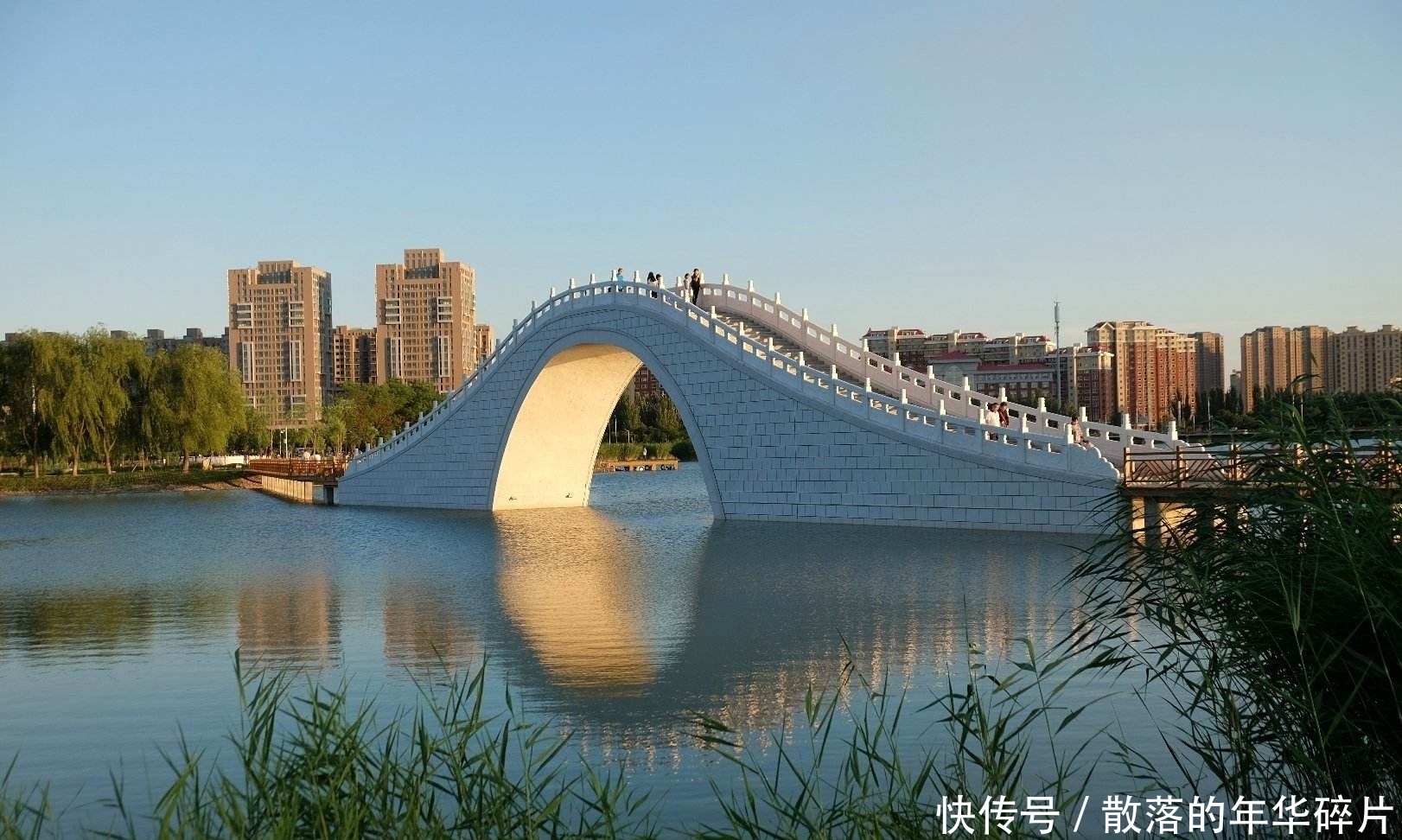 西北最悠闲的城市，生活节奏和成都相当，历史文化完虐兰州