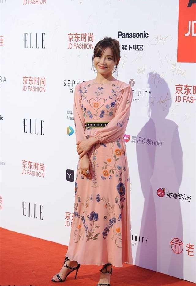 袁姗姗未P照不敢看！脸僵硬大腿粗，不仅辣眼睛还吓人！