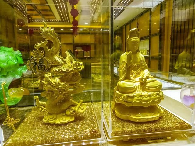 为什么重量相同的金子，银行卖得比金店还便宜？看完涨知识了