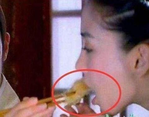 同是“假吃”，baby沈月被骂惨，为什么赵丽颖杨幂却获赞无数?