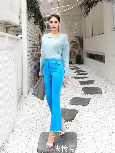 气质小姐姐高腰裤凸显大长腿，绷出的曲线太过完美，凹凸身材让人