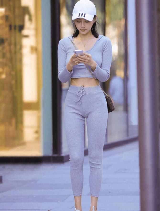  【穿着】清爽搭配，运动范儿女孩