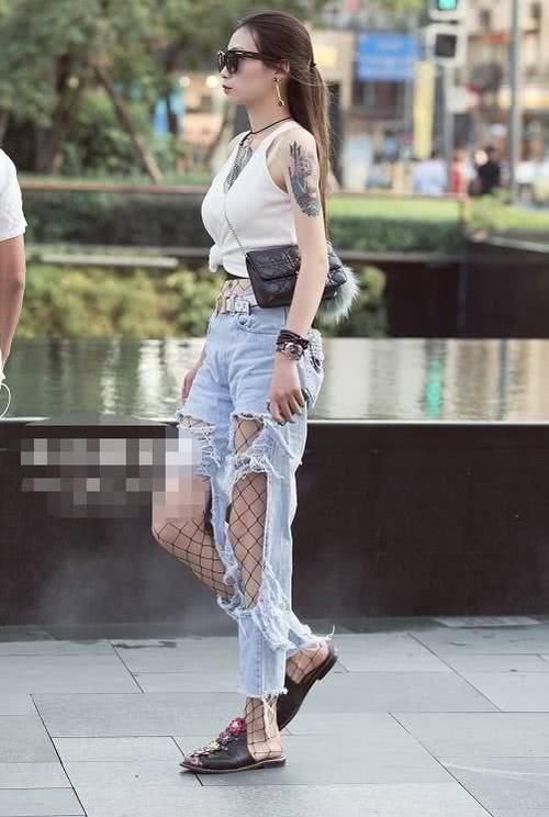 美女这样穿，轻松成为焦点的存在！