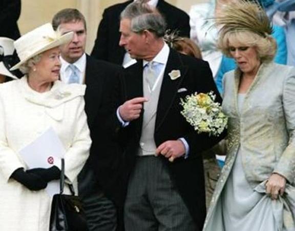 92岁的女王“完胜”71岁的卡米拉，卡米拉满脸皱纹，尽显老态