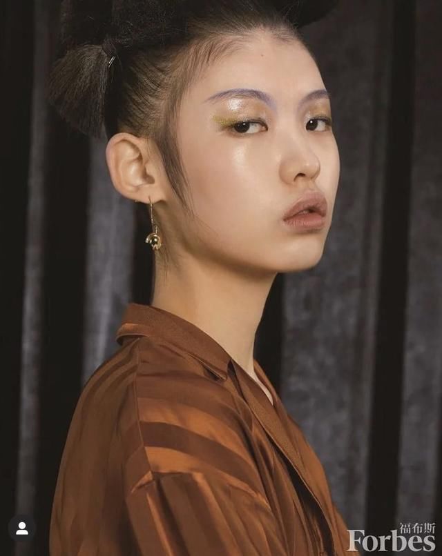 『新人』福布斯评十大新人超模,单眼皮高颧骨,中国模特就选不出好看的?