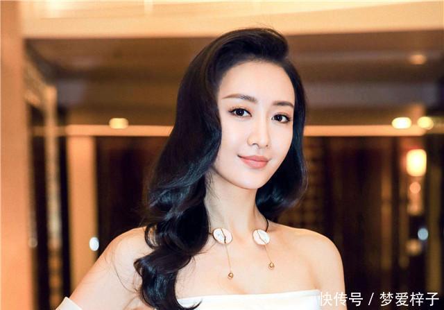 「俏皮可爱」女人过了40岁,发型该换了!2020年很火的4款“短发”,时髦优雅