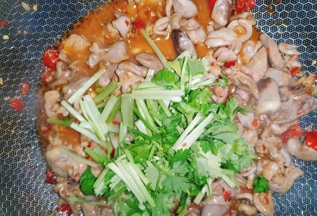 【鸡胗】10元能买一大盘的下饭菜,香辣脆嫩,可以再来一碗饭