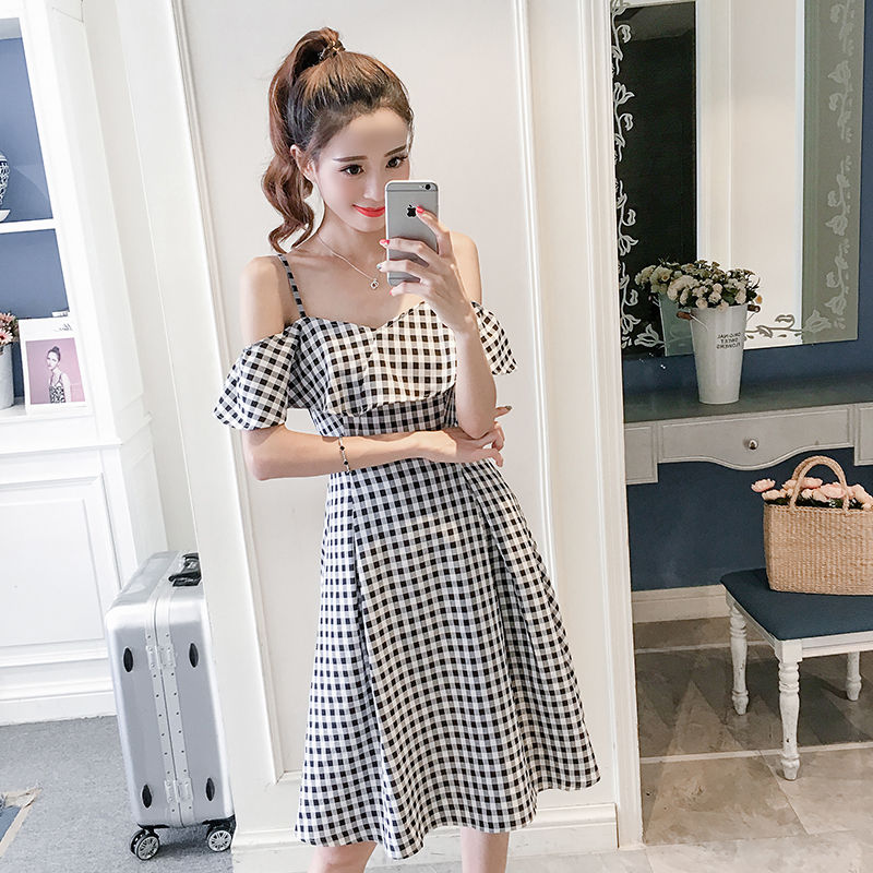 姐姐的连衣裙穿的好漂亮,你看看下图,比夜店的还性感洋气