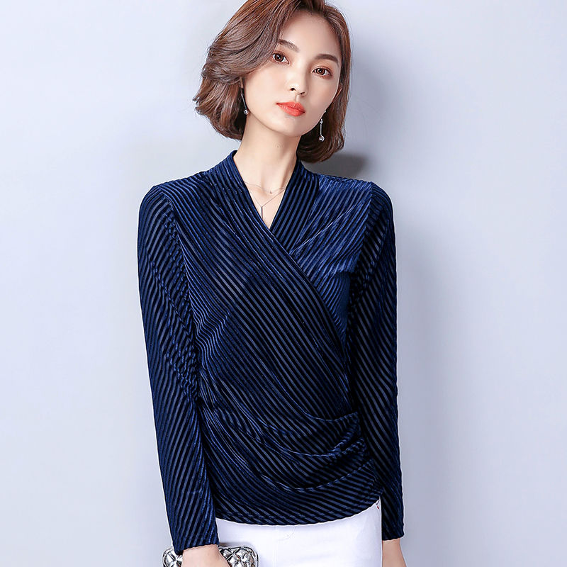 谁说女人大胸不好看?大胸女人若这样穿，前凸后翘，回头率爆表