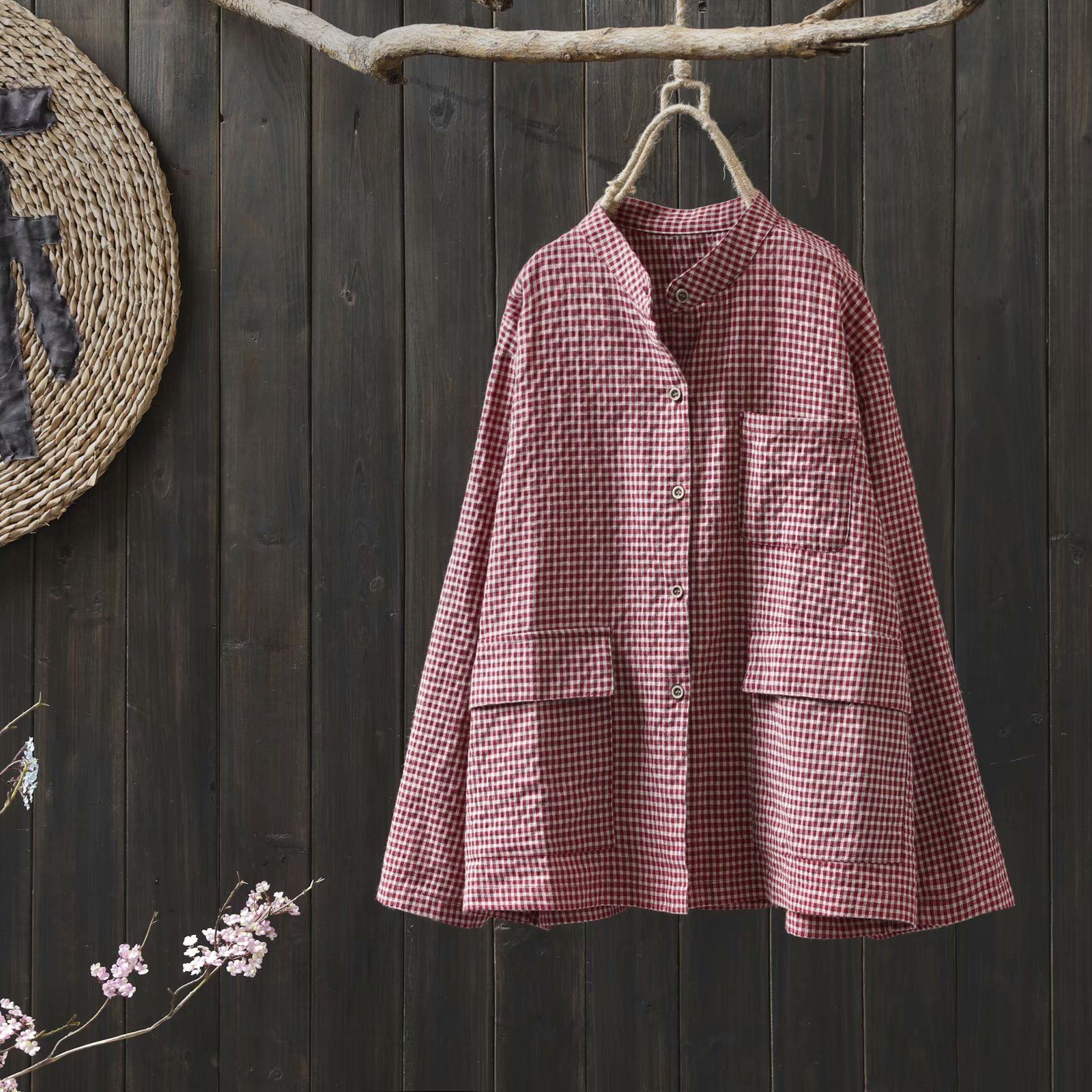 穿上新买的卫衣搭牛仔裤送儿子去上学，同学们都以为我是他姐姐