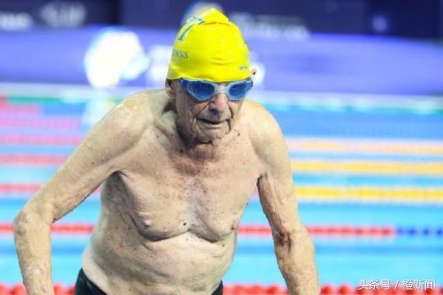 99岁老爷爷打破游泳世界纪录!56秒完成50米自