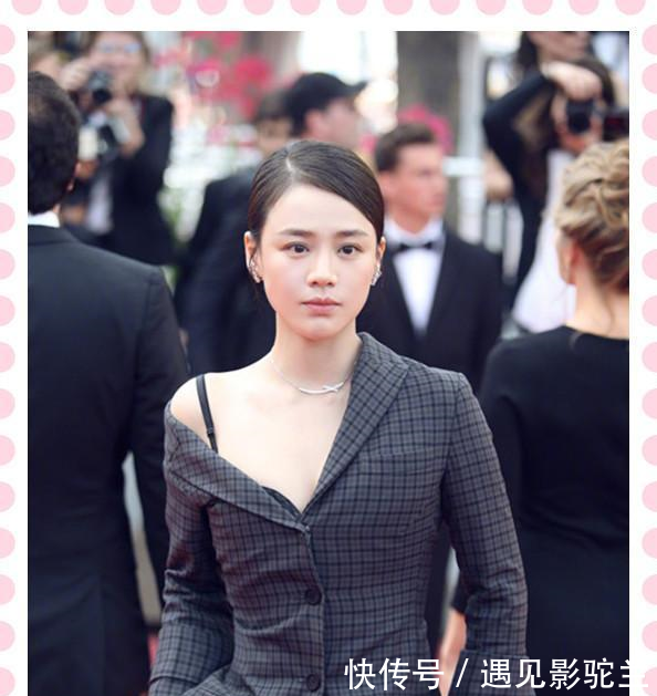 马思纯真大胆!深V秀香肩,网友上半身迷人,下半身雷人!