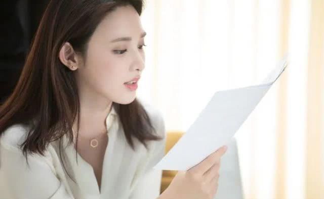 「佩戴」聪明女人选项链都爱袖珍款,戴上不显脖子短,时髦高级有气质