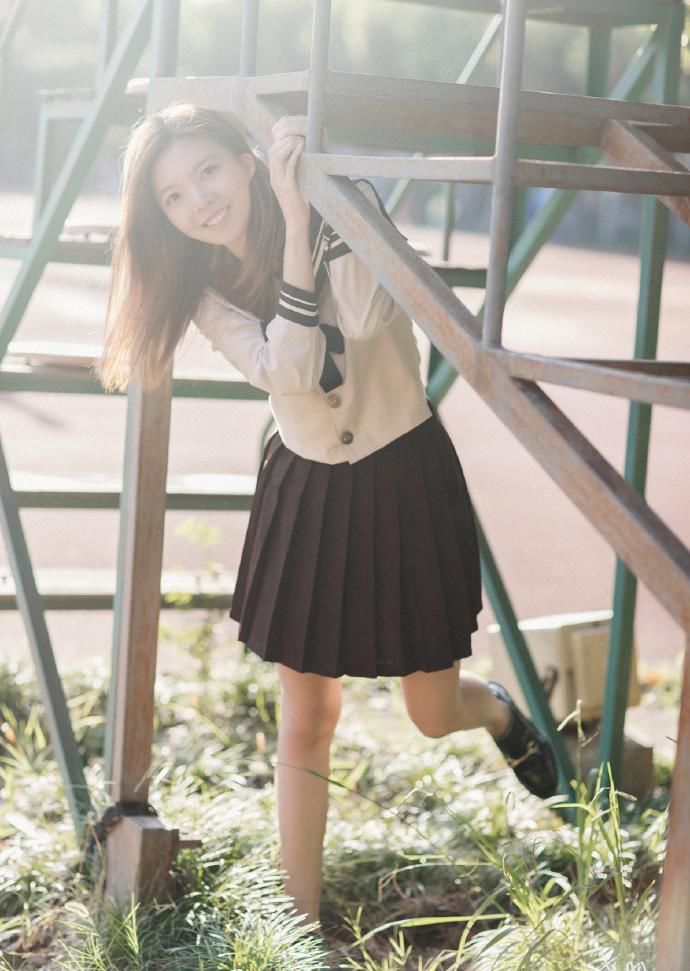性感制服美女短裙美腿气质写真图片