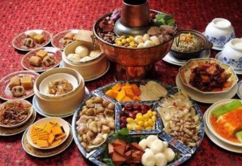  丰盛■心理测试：第一眼哪桌年夜饭更丰盛？测出你近期会有啥好事！