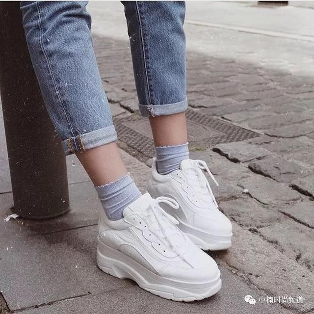 球鞋新趋势：厚底设计搭上运动风，修饰身材还兼具舒适感
