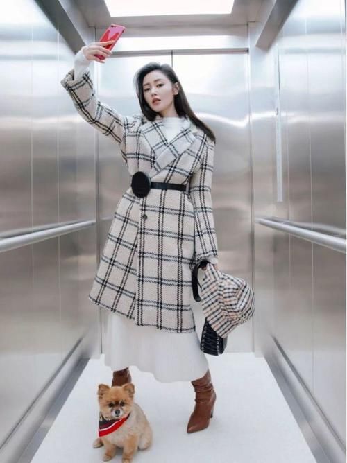  『选择』外套+仙女裙是早春最浪漫CP，但是你得搭双短靴才能美得与众不同