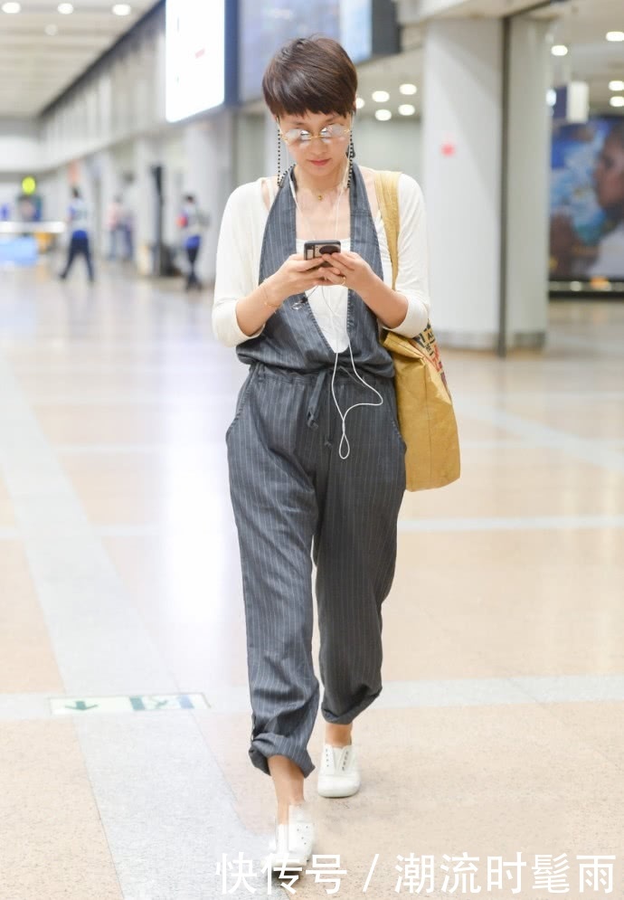 马伊琍不过是穿了件粉色T恤，一下子就嫩回24岁，文章也太赚了！