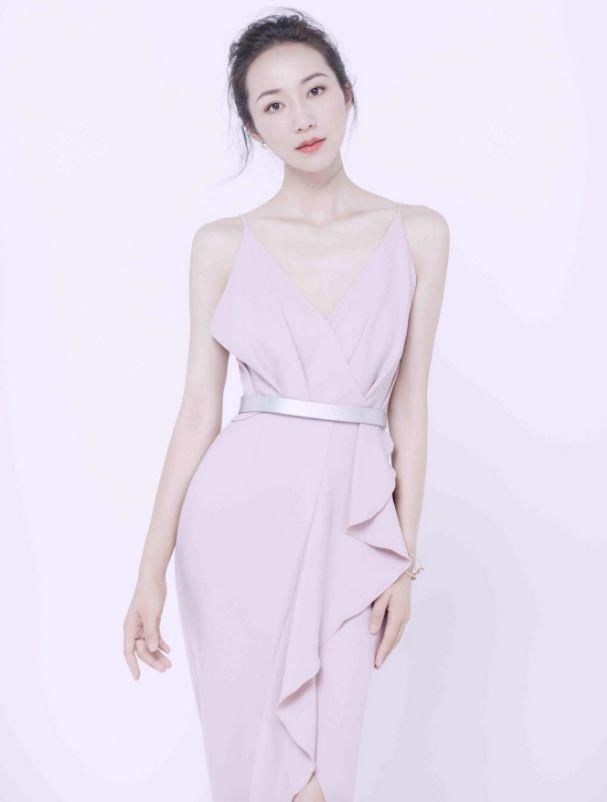 被热巴、王丽坤、唐嫣、韩雪的蜜桃裙圈粉，这个夏天你被谁甜到?