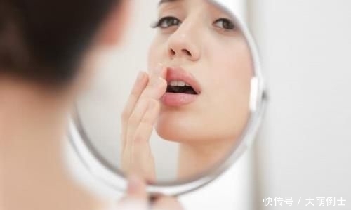  『找到』嘴唇涂口红总是起皮 找到原因很重要