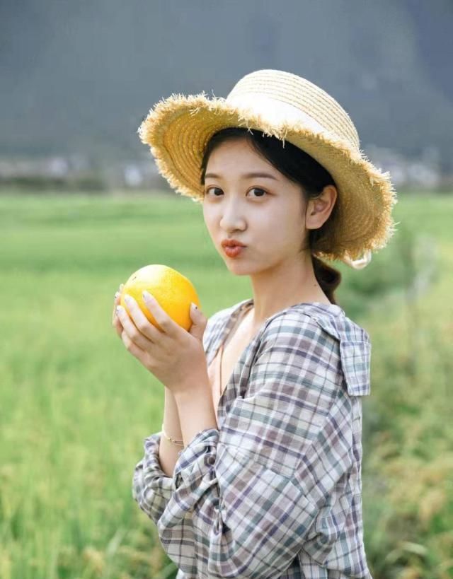 秋天旅行拍照技巧，get到这8个拍照姿势，让你的朋友圈被赞爆