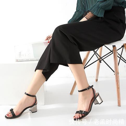  『女人』扔掉平庸的平底鞋，换上精致高跟鞋，女人味十足太迷人！