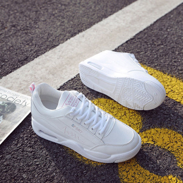 越来越多的女人出门不穿高跟鞋，瞧下图这样穿，回头率高到爆表